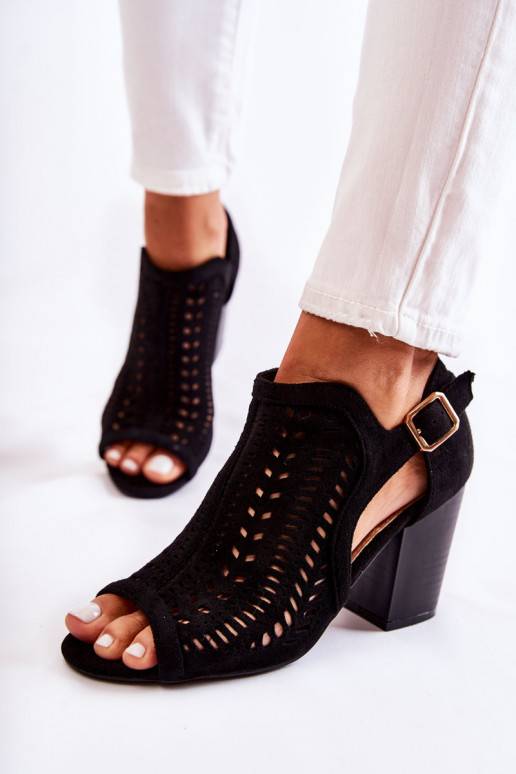 Botas femininas com motivos recortados na cor preta Beyond Us