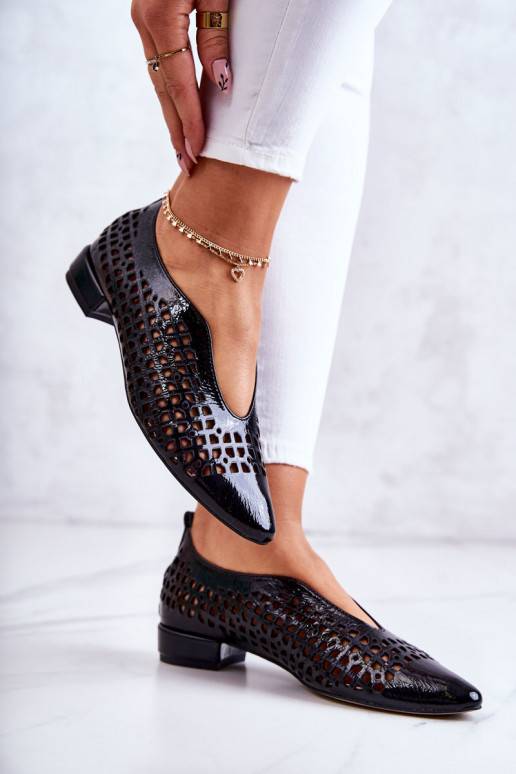 Sapatos de estilo elegante com elementos perfurados na cor preta Ismena