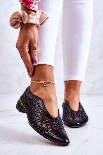 Sapatos de estilo elegante com elementos perfurados na cor preta Ismena 2