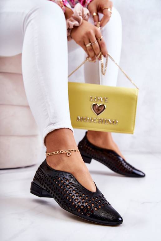 Sapatos de estilo elegante com elementos perfurados na cor preta Ismena