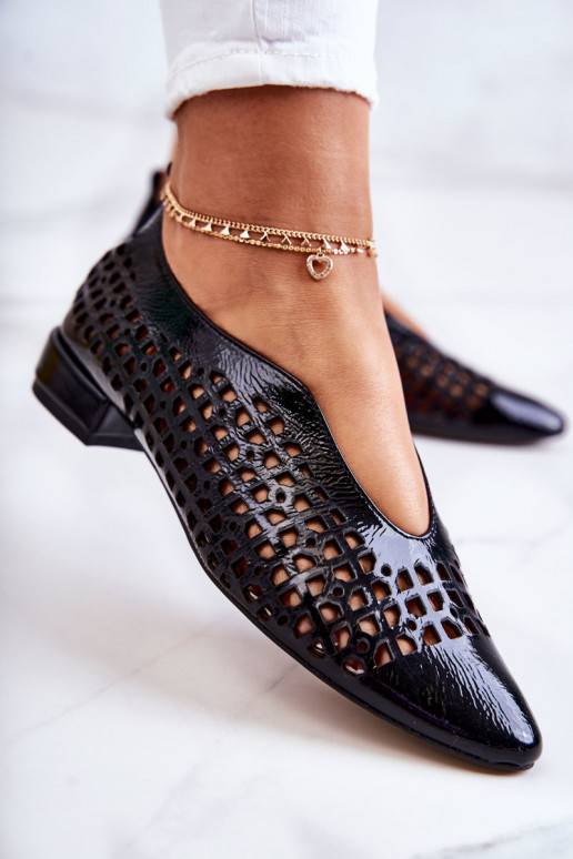 Sapatos de estilo elegante com elementos perfurados na cor preta Ismena