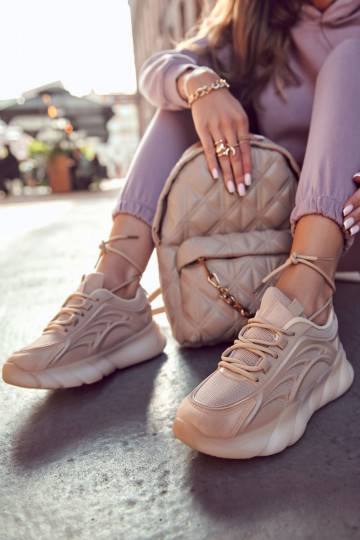 Tênis modelo sapatos cor bege Sollero