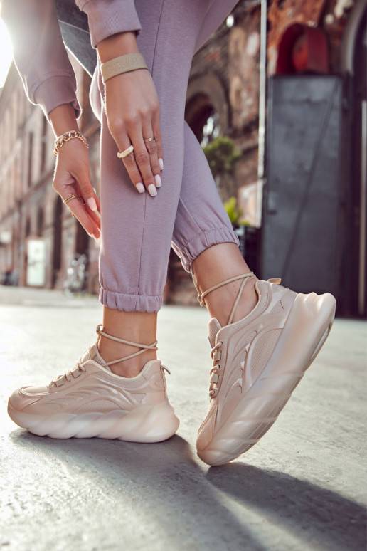 Tênis modelo sapatos cor bege Sollero