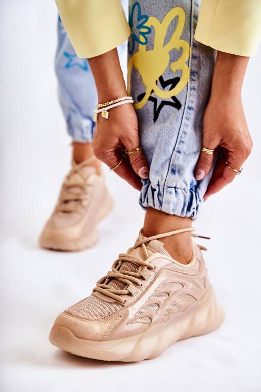 Tênis modelo sapatos cor bege Sollero