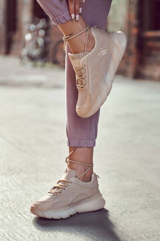 Tênis modelo sapatos cor bege Sollero