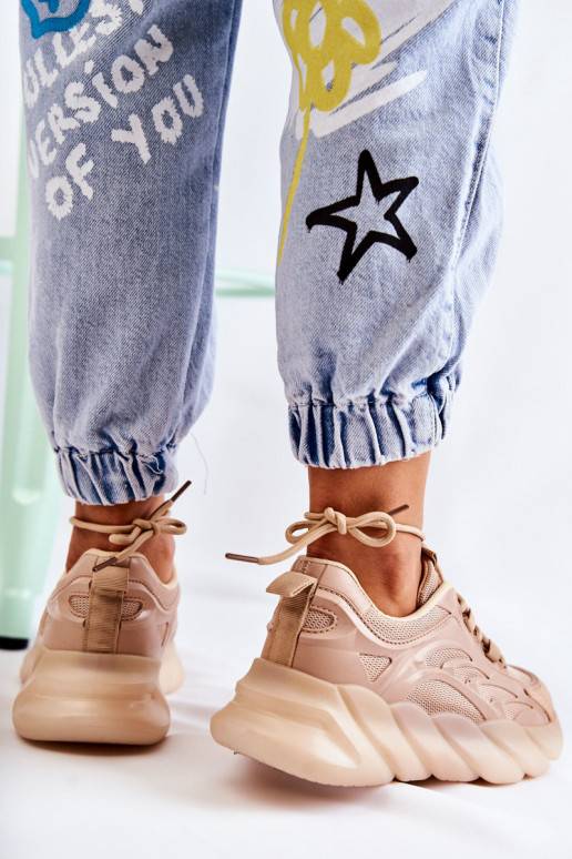 Tênis modelo sapatos cor bege Sollero