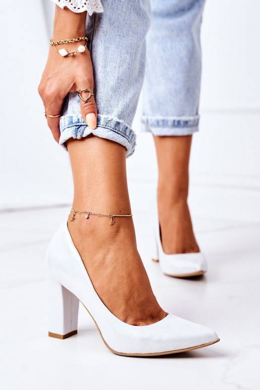 Sapatos de cetim prateado Sapatos de cetim prateado