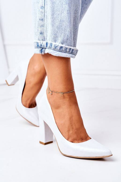 Sapatos de cetim prateado Sapatos de cetim prateado