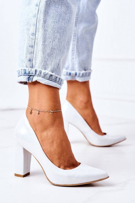 Sapatos de cetim prateado Sapatos de cetim prateado