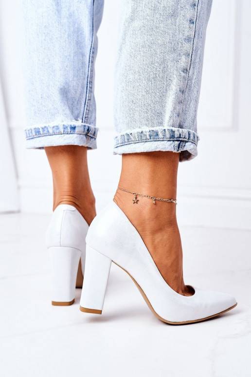 Sapatos de cetim prateado Sapatos de cetim prateado