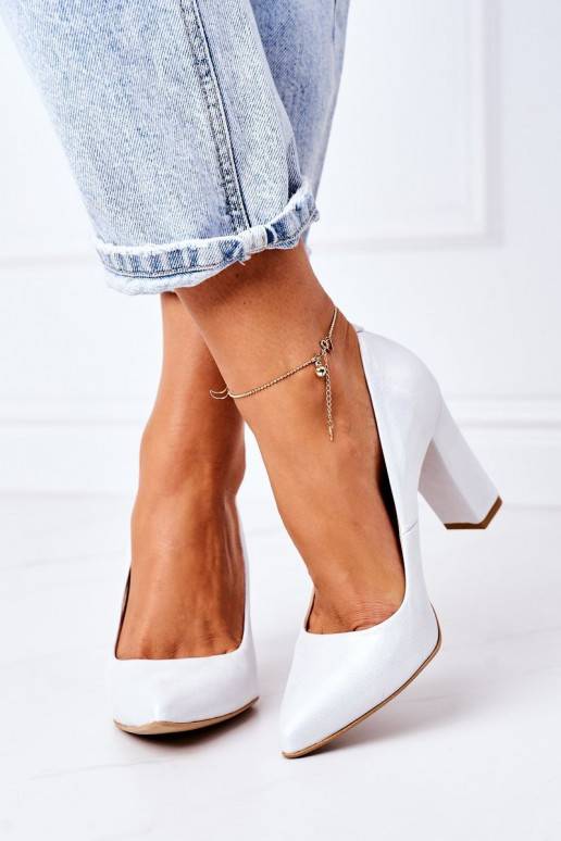 Sapatos de cetim prateado