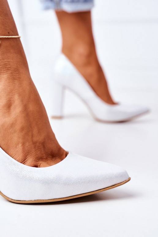 Sapatos de cetim prateado Sapatos de cetim prateado