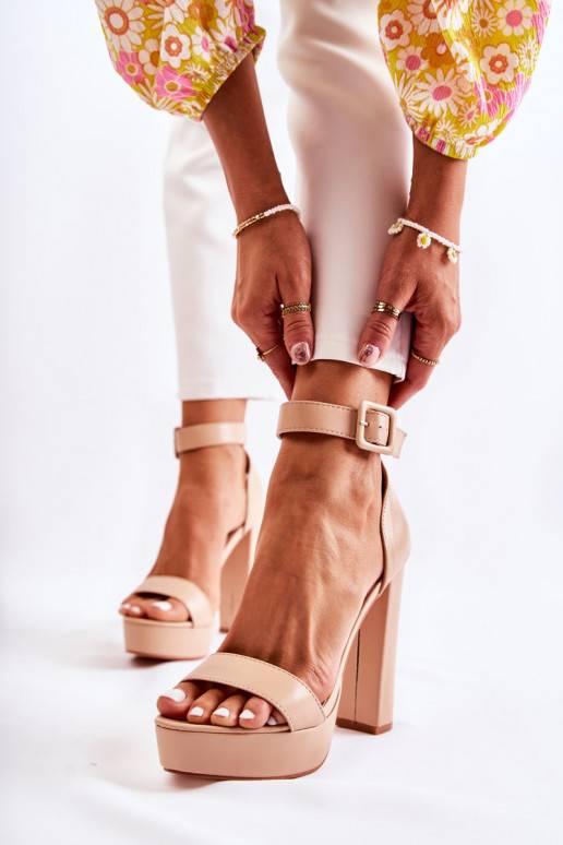 Sandália com salto bege Medanos