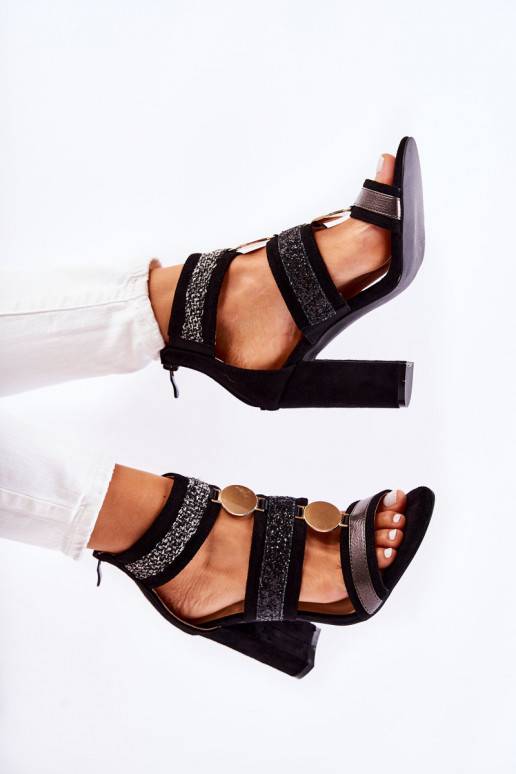 Sandálias femininas com salto na cor... Sandálias femininas com salto na cor...