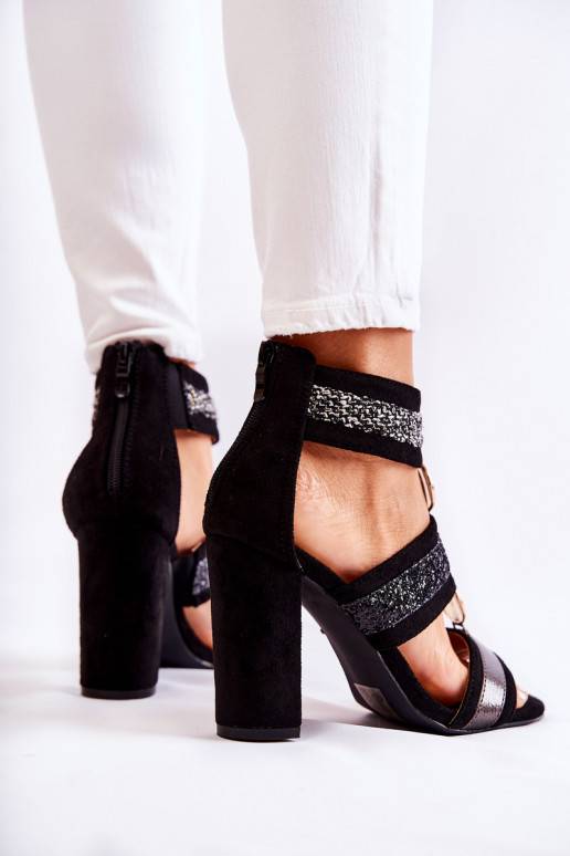 Sandálias femininas com salto na cor... Sandálias femininas com salto na cor...