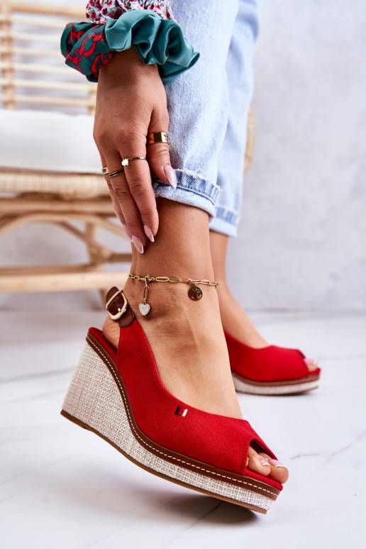 Sandálias confortáveis com fivelas na... Sandálias confortáveis com fivelas na...