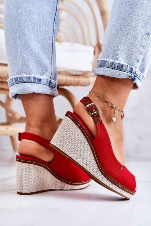 Sandálias confortáveis com fivelas na... Sandálias confortáveis com fivelas na...