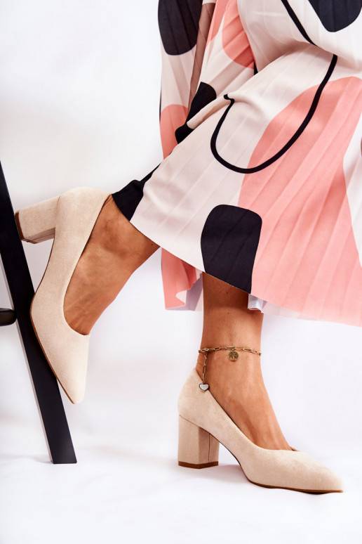 Modelo clássico Sapatos de camurça com salto bege Lency