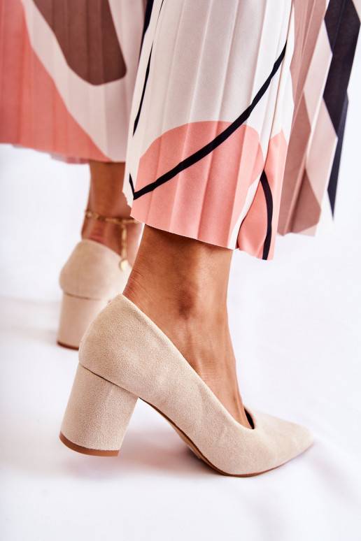 Modelo clássico Sapatos de camurça com salto bege Lency