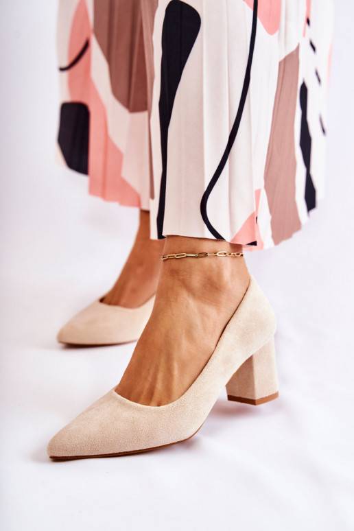 Modelo clássico Sapatos de camurça com salto bege Lency