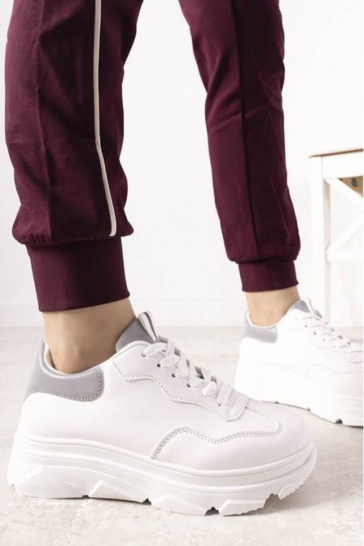 Calçados esportivos brancos Calçados esportivos brancos