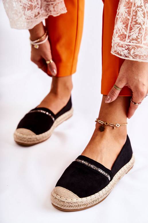 Alpercatas Cersei pretas de um modelo...