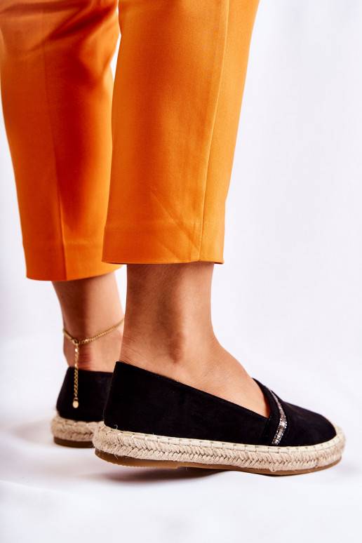 Alpercatas Cersei pretas de um modelo...