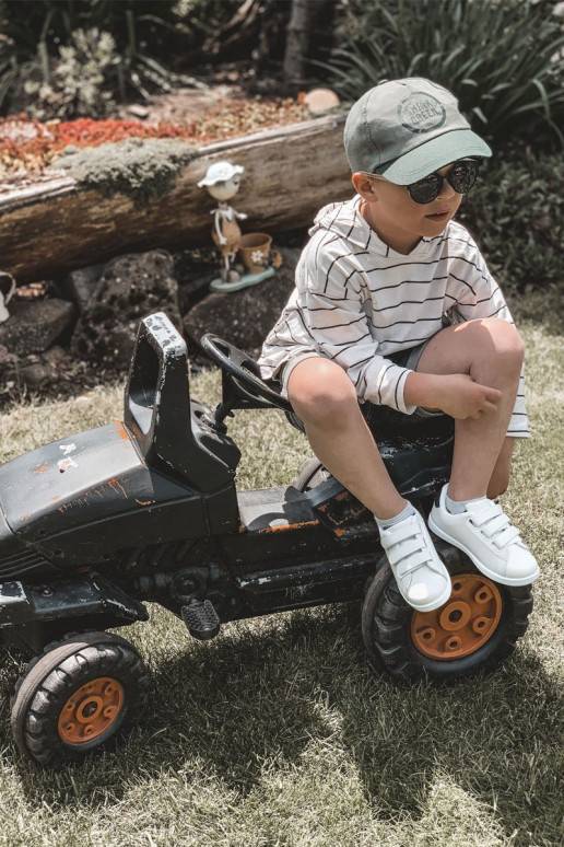 Tênis infantil com fechos adesivos Branco-preto Califórnia