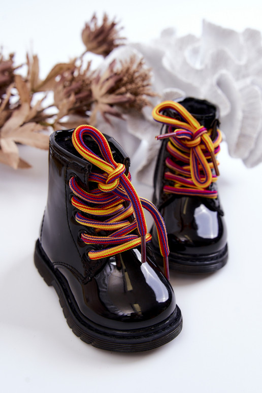 Botas infantis com efeito laca na cor preta Tibbie