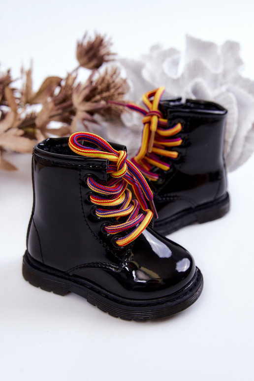 Botas infantis com efeito laca na cor preta Tibbie