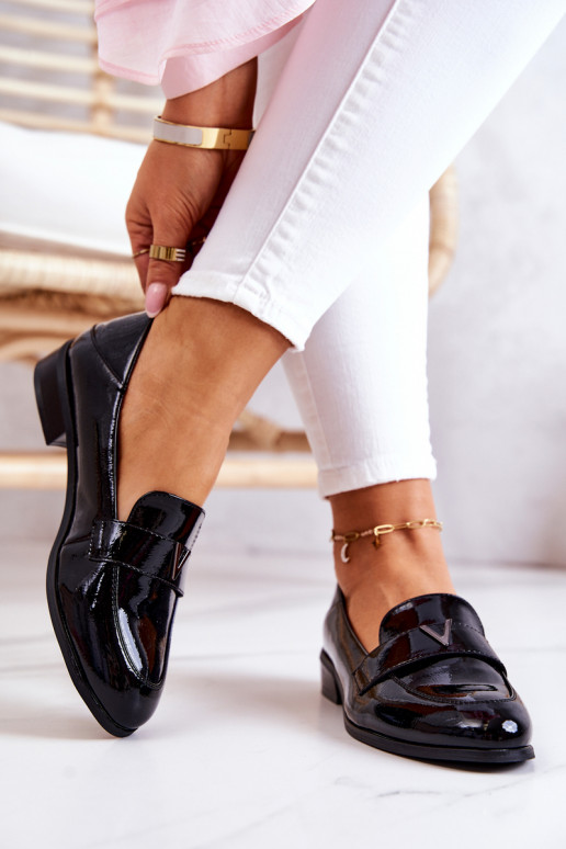 Sapatos com efeito laca na cor preta Sherilyn