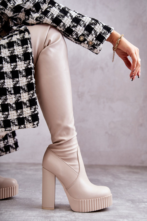 Sapatos longos bege com plataforma Sapatos longos bege com plataforma