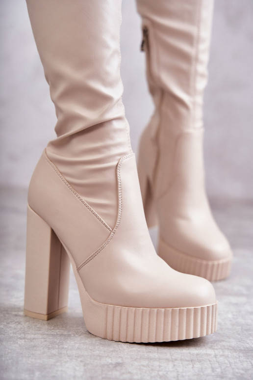 Sapatos longos bege com plataforma