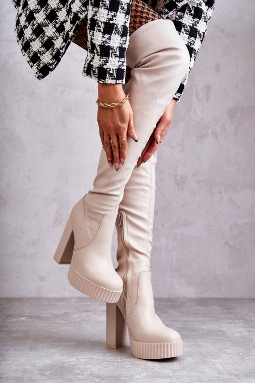 Sapatos longos bege com plataforma