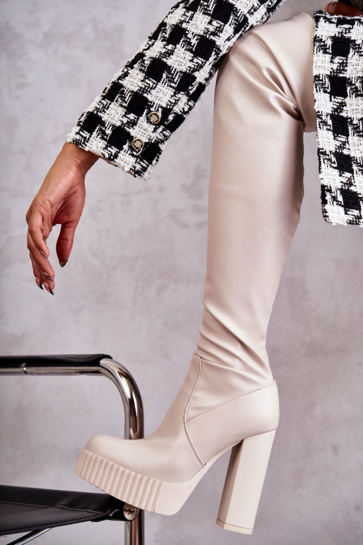 Sapatos longos bege com plataforma