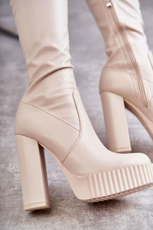 Sapatos longos bege com plataforma