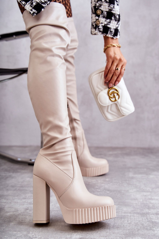 Sapatos longos bege com plataforma