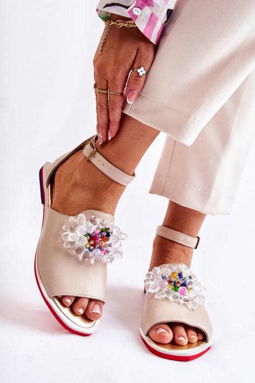 Sandália com enfeites Nevassa Sandália com enfeites Nevassa