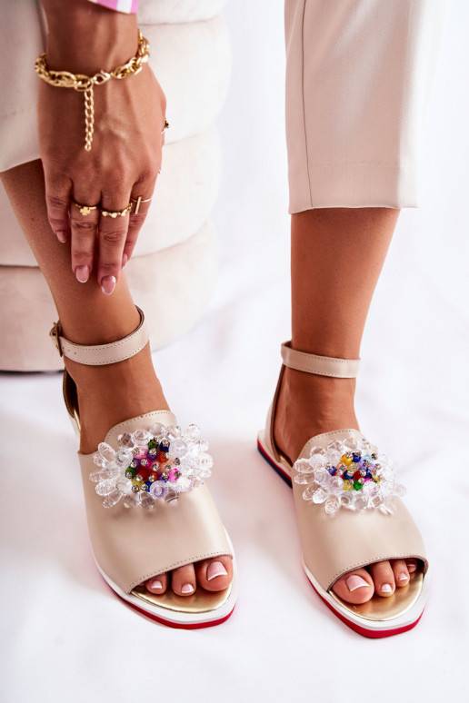 Sandália com enfeites Nevassa Sandália com enfeites Nevassa