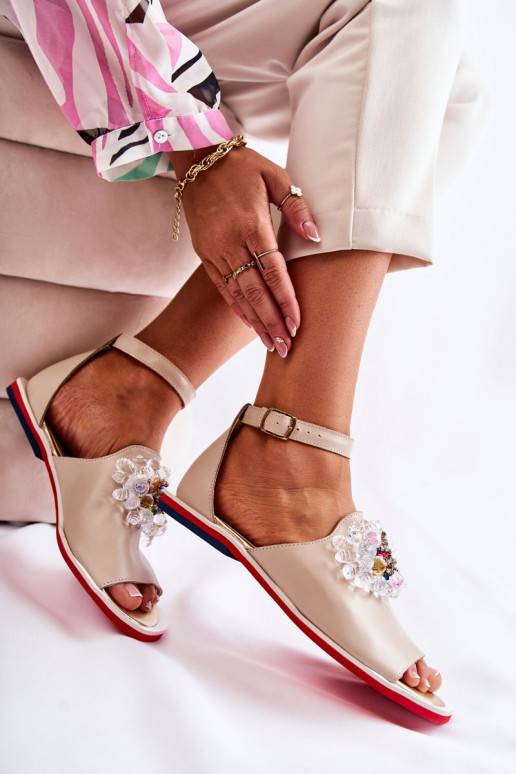 Sandália com enfeites Nevassa Sandália com enfeites Nevassa