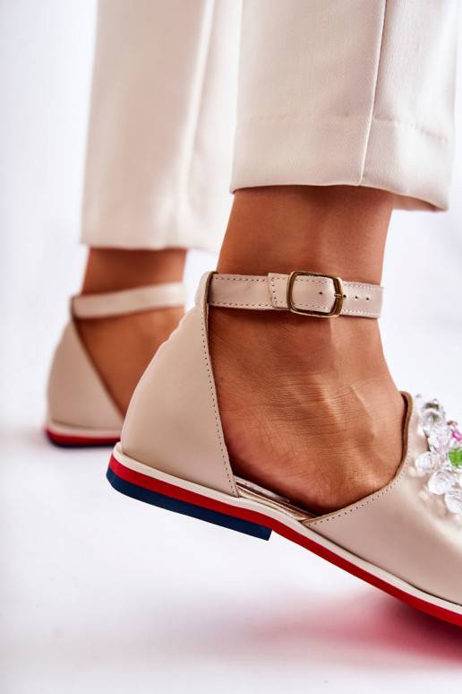 Sandália com enfeites Nevassa Sandália com enfeites Nevassa