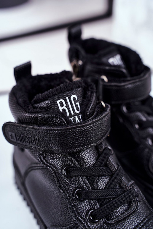 Calçado esportivo infantil aquecido... Calçado esportivo infantil aquecido...