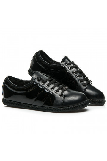 Sapatos pretos estilo esportivo preto