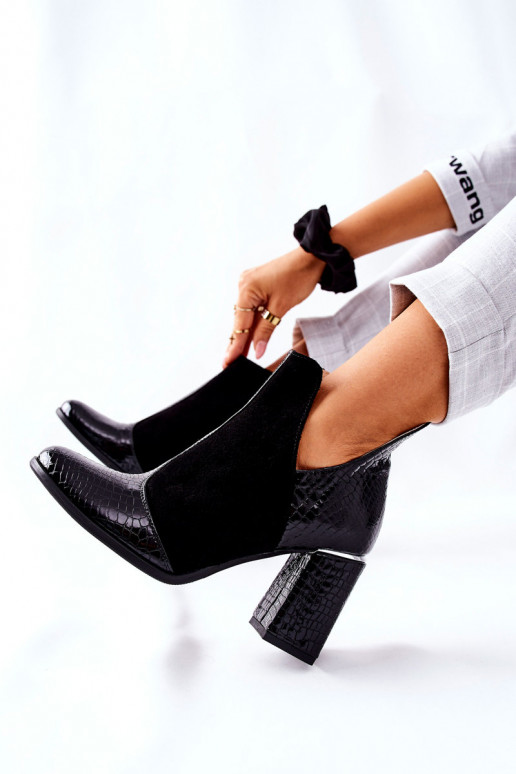 Botas femininas com salto na cor preta I Wish