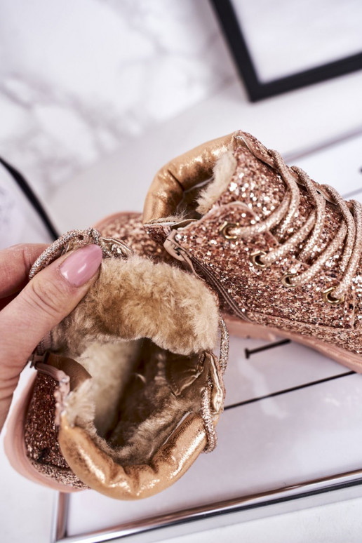 Botas infantis brilhantes e quentes...