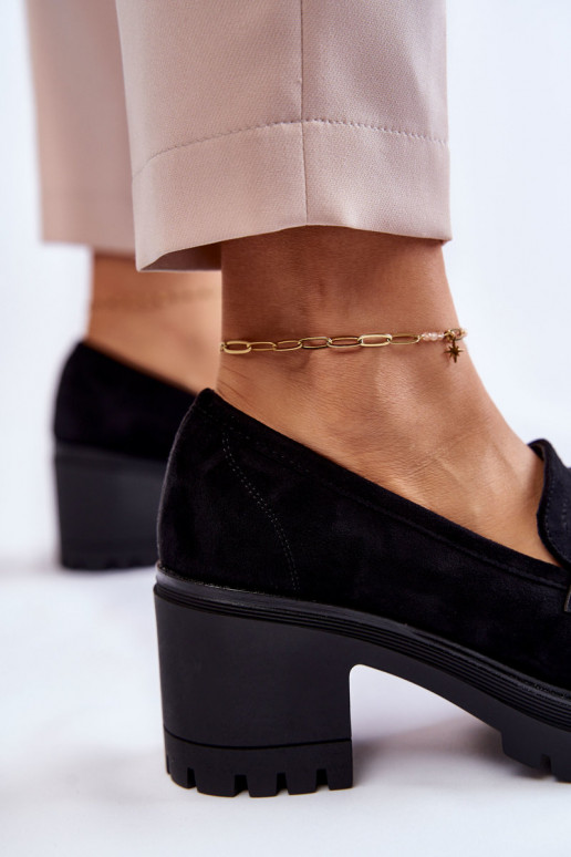 Sapatos de camurça com salto na cor...