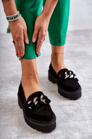 Sapatos pretos de camurça...