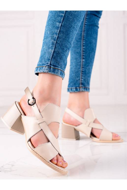 Sandálias femininas bege com salto em... Sandálias femininas bege com salto em...