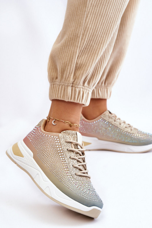 Tênis brilhantes com ilhós... Tênis brilhantes com ilhós...