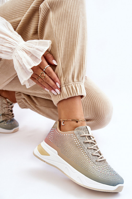 Tênis brilhantes com ilhós... Tênis brilhantes com ilhós...